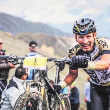 Das Ende der Maschine - Urs Huber wird gefragt, welches das speziellste Bild seiner Karriere ist. Er wählt ein Foto des Grand Raid im Wallis aus, des ältesten Mountainbike-Marathonrennens in Europa  und sagt: Hier bin ich nach 5 Stunden und einer 15-minütigen Laufpassage auf dem Pas de Lona auf 2800 m angekommen. Da muss man immer über sich hinauswachsen können. Es war 2019, mein sechster und letzter Sieg an jenem Rennen. Bild: zg