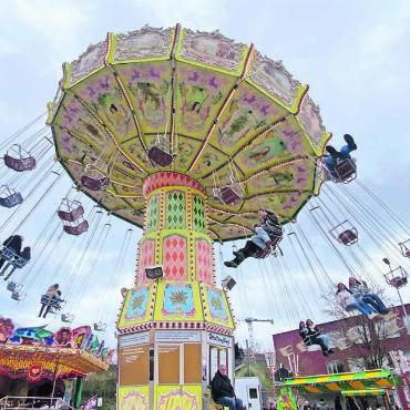 Aus allen Teilen der Schweiz - Ein Highlight für die Wagemutigen war auch in diesem Jahr der wilde Ritt auf dem Kettenkarussell beim Casinoparkplatz. Der Lunapark freute sich über gute Besucherzahlen. Bilder: ssr