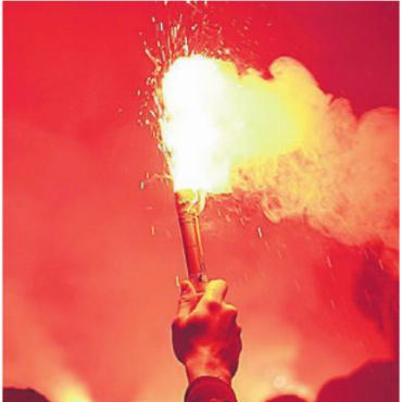 Wie Fangewalt in den Griff kriegen? - Der Cupsieg des FC Aarau wurde von Pyroattacken und Sachbeschädigungen überschattet. Symbolbild: pixabay