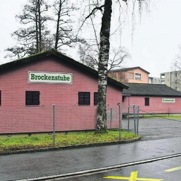 Diverse Verkäufe prüfen - Im Visier der GLP: Das Land, auf dem die Brockenstube am Bünzweg steht, könnte einen wesentlichen Ertrag einbringen. Bilder: Monica Rast