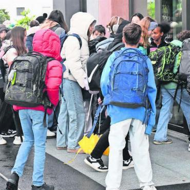 «Hohe Zufriedenheit der Eltern» - Schulraumnot ist in Wohlen ein ständiges Thema: Mit dem Bezug des neuen Primarschulhauses im Schulzentrum Halde vom letzten Montag konnte ein Schritt vorwärts getan werden. Bild: Daniel Marti