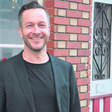 Politische Grenzen aufbrechen - Lukas Huber will in den Nationalrat: «Ich habe mein Leben lang profitiert – nun ist es an der Zeit, etwas zurückzugeben.» Bild: Celeste Blanc