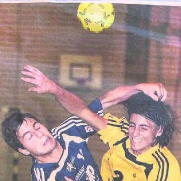 Kiste voller Erinnerungen - Später Teamkollegen, doch 2006 noch Gegner im reinen Wohler Derby: Manuel Frey (rechts) und Adrian Studerus.