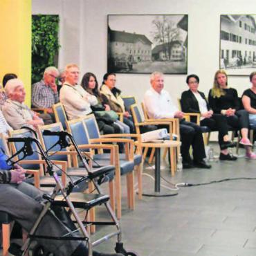 Leben mit dem Sterben - Die Abendstunde «Palliative Pflege» liefert viele Informationen und wird mit Geschichten wie solchen von Chantal Gilomen, Spitex am Puls, angereichert. Bilder: Monica Rast