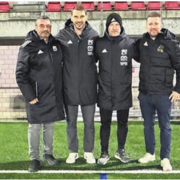 Blick Richtung Zukunft - Arbeiten weiter beim FC Muri zusammen (von links): SPIKO Jimmy Sagri, Sportchef Alessio Passerini, Trainer Alain Schultz und Präsident Michael Stadelmann. Bild: zg