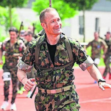 Olympionike und tolle Geschichten - Sieger im Waffenlauf: Christian Kreienbühl vom TV Oerlikon. Er ist ein ehemaliger Leichtathlet und Olympionike (2016).