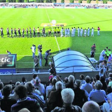 Hoffnungen und Herausforderungen - Rekordspiel im Juli 2012 gegen Aarau. Total 4450 Zuschauer kommen in die Niedermatten. Wie viele werden es 2025? Bild: Freshfocus