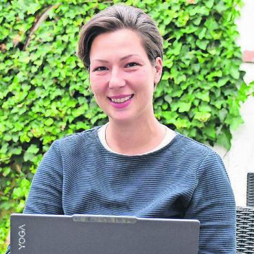 Mit Geduld und einem offenen Ohr - Einfach und lösungsorientiert bietet Tanja Ruschke ihre Hilfe an. Bilder: Monica Rast / zg