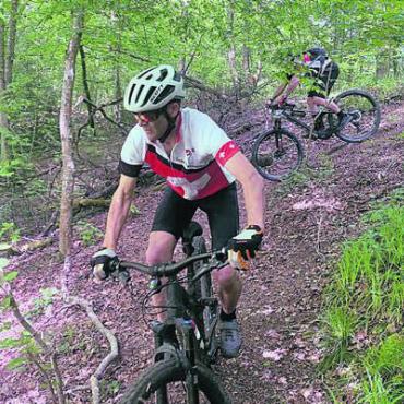 Start in die Sommersaison - Die Pro-Senectute-Mountainbike-Gruppe Bremgarten bereitete sich auf die neue Saison vor. Bild: zg