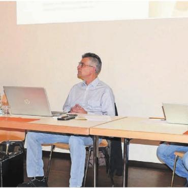 Ja zur Mobilfunkantenne - Führten durch die Versammlung: (v. l.) Michael Jablonowski, Andreas Koller, Marcel Huber, Manuel Groth und Rita Bucher-Brem. Bild: Stefan Treier