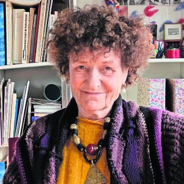 Spürbare Spiritualität - Die Wohler Künstlerin Heidi Widmer freut sich auf die Ausstellung in der reformierten Kirche Seengen. Bild: Walter Minder