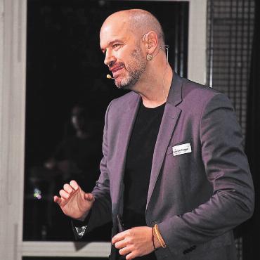 «Bogen nicht überspannen» - Kritische Haltung gegenüber «Künstlicher Intelligenz»: Peter Kirchschläger, Ethik-Professor und Leiter des Instituts für Sozialethik der Uni Luzern. Bild: Daniel Marti