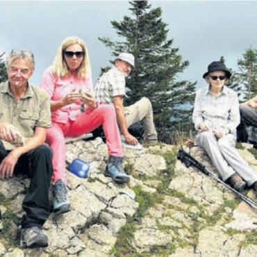 Wagnis eingegangen - Die Turngruppe Zufikon wurde mit ein paar Sonnenstrahlen belohnt. Bild: zg
