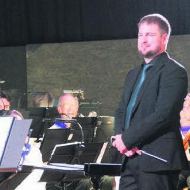 Musikalisches Traumschiff - Dirigent Stefan Grüninger schwingt in Hägglingen seit Jahren den Taktstock.