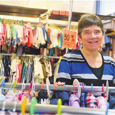 Mini-Mus bangt um Zukunft - Die Secondhand-Ware ist ihr nach wie vor ein besonderes Anliegen. «Auch der Nachhaltigkeit zuliebe», sagt Eveline Ritter. Bild: Annemarie Keusch