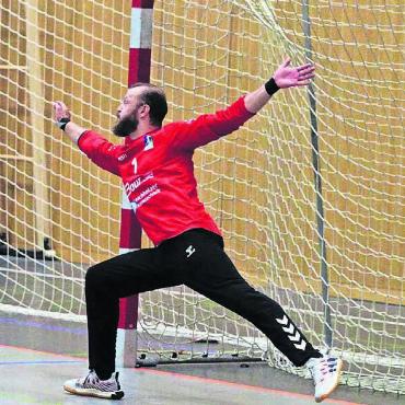 Zweiter Sieg in Aufsteigerduell - Goalie Ricardo Barbian und der HC Mutschellen feiern nach dem Aufstieg den zweiten Sieg im dritten Spiel. Bild: Archiv/ch