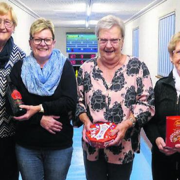 Es wurde wieder «eingesargt» - Die Siegerinnen des Abends (v. l.): Christa Fust, Trix Heimgartner, Trudi Dubach und Lilli Lochinger. Bild: zg
