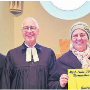 «Herzenswünsche» gehen in Erfüllung - Glückliche Gesichter anlässlich der Scheckübergabe in der reformierten Kirche Bremgarten. Bild: zg