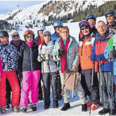 Winterfreuden für aktive Senioren - Die aktive Seniorencrew mit diversen Teilnehmenden aus dem Freiamt kürzlich in Arosa. Bild: zg