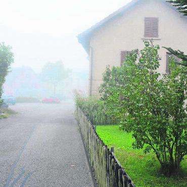 Grosse Chance nutzen - Das Grundstück und die Liegenschaft befinden sich in unmittelbarer Nähe zum Dorfplatz. Für die angestrebte Neugestaltung des Zentrums bietet der Kauf daher viel Entwicklungspotenzial. Bild: Chregi Hansen