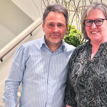 Appell an das positive Potenzial - Sheila Feuerstein von der Volkshochschule Oberes Freiamt durfte David Schaeppi als Referent in Muri begrüssen. Bilder: Thomas Stöckli
