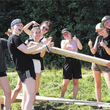 Globis unvorhersehbare Reise - Gemeinsam etwas erbauen – das gehört im Sommerlager von Blauring und Jungwacht immer dazu.