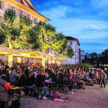 Fünf Standorte voller Glücksgefühle - Die Stimmung an der Jazz Night ist legendär: Heute Freitag können die Besucherinnen und Besucher in die Glücksgefühle eintauchen. Bild: pd