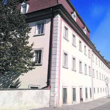 Erster markanter Nagel gesetzt - Die Grundeigentümer des Klosters kommen für ihre jeweiligen Gebäudeteile auf. Die Gemeinde Muri nimmt dabei unter anderem die Arbeiten am Südflügel vor. Bild: zg