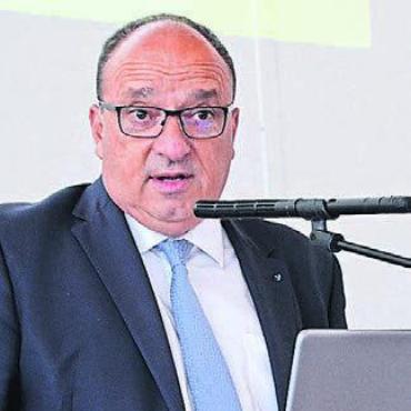 Der Kanton zu Gast in Bünzen - Landammann Markus Dieth überbringt die Grüsse der Regierung.