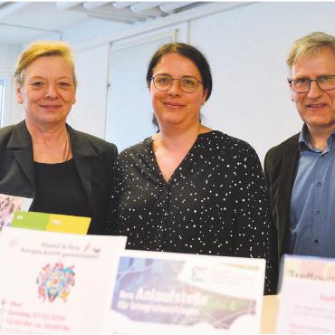 Der zarte Setzling wird stärker - Der Start ist geglückt, von links: Monika Landmann und Ursula Rey vom RIF-Team und Präsident Daniel Räber. Es fehlt: Anna Rotzetter. Bild: Annemarie Keusch