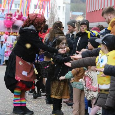 Fasnachtsumzug in Wohlen zieht 18 000 Menschen an