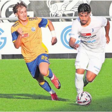 Motivation ist ungebrochen - Gibt weiter Vollgas für den FC Wohlen: Bijan Dalvand (rechts). Bild: Archiv/jl