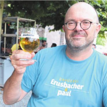 «Das macht uns stolz» - Prost: Otto Sorg stösst mit dem neuen alkoholfreien Bier an. Bild: chh