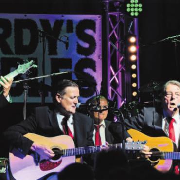 Ein riesiges Geschenk für alle - Die vier Ladys der «Soul Birds» waren die perfekte Ergänzung am Jubiläumskonzert der Wohler Kult-Band.