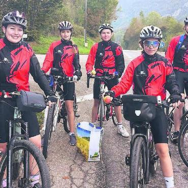 Es lockt das Mittelmeer - Die Tour nach Italien wird manche Anstrengung bringen, aber auch erholsame Stopps. Die Aufnahme stammt von «bbz by bike» im Jahr 2023. Bilder: zg