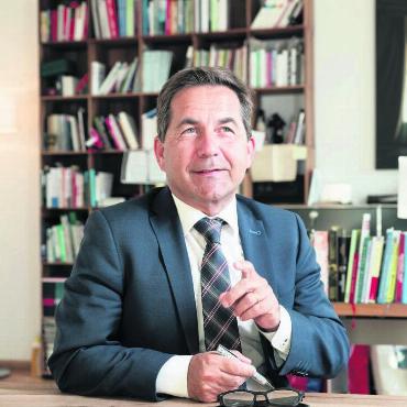 «Unser System ist noch immer gut» - Walter Thurnherr will seinem Nachfolger einen aufgeräumten Tisch übergeben – bis dahin hat er noch viel zu tun. Bild: Bundeskanzlei