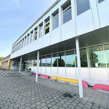 Büttikon braucht mehr Schulraum - Die Schule Büttikon platzt aus allen Nähten, jetzt soll ein Anbau Entlastung bringen. Im ersten Schritt geht es um die Projektierung. Bild: Archiv