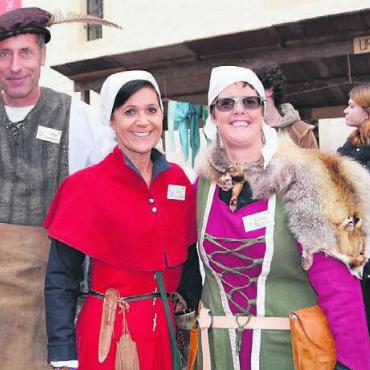 «Der Markt ist der Renner» - Alex Schaufelbühl, Andrea Vogel-Wendel (Mitte) und Conny Künzle vom OK genossen den Markt der Vielfalt.