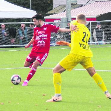 Verrückte Schlussphase - 60. Minute: Joao Miguel Ferreira (links) trifft zum 2:0. Bilder: pf