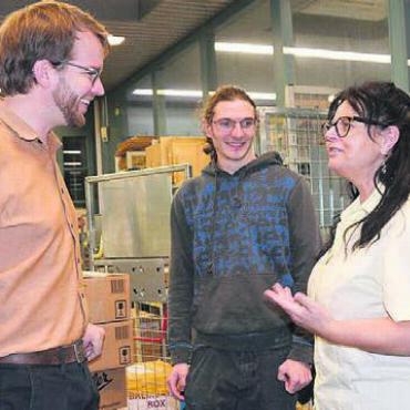 Gesucht und gefunden - «Es hat gematcht», sagt Marcel Meyer, Betriebsleiter in der Integra (links) über das Zusammenführen von Alain Brugger und der Postfiliale in Wohlen. Bruggers Chefin Elfi Spicher sieht das genauso.