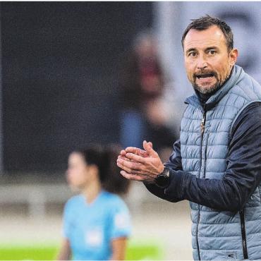 Er macht sein Ding - Michael Winsauer im Heimspiel seiner Krienser gegen die U21 des FC Zürich. Kriens gewann mit 6:2. Es war einer der 13 Siege, die Winsauers Team in der Vorrunde geholt hat. Bild: Freshfocus