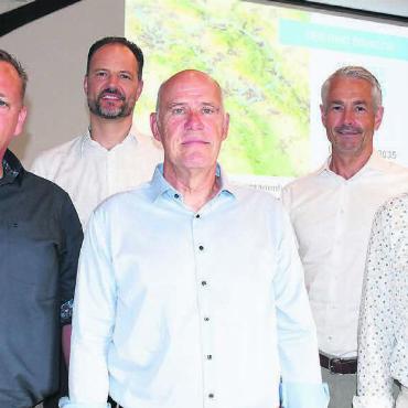 Ampeln stehen auf Grün - Der neu zusammengesetzte Verwaltungsrat (v. l.): Stephan Troxler (Bremgarten), Christoph Meyer (Waltenschwil), VR-Präsident Norbert Ender (Niederwil), Patrick Keller (Dottikon) und Peter Lehmann (Wohlen).
Bild: Daniel Marti