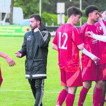 Es ist vorbei - Nach dem 1:1 gegen Zofingen – direkter Konkurrent im Abstiegskampf – gab es bereits konsternierte Gesichter beim FC Bremgarten. Jetzt, nach der Niederlage gegen Suhr, ist der Abstieg Tatsache. Bild: André Griffel
