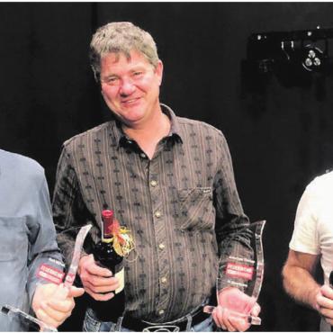 Beförderungen und Ehrungen - Verabschiedung der Dienstältesten (v. l.): Wilfred Koch, Thomas Aebersold und Toni Wietlisbach. Bild: gk
