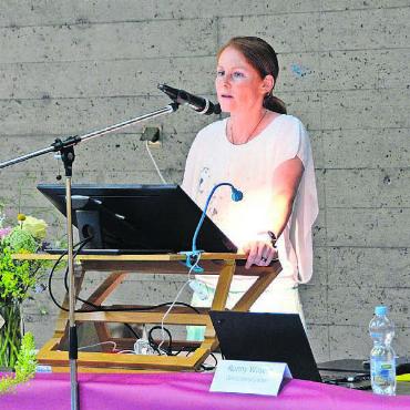 Schulraumplanung auf Ziellinie - Frau Gemeindeammann Renate Ballmer stellte einen möglichen Baubeginn für erweiterten Schulraum für September 2026 in Aussicht. Bild: Roger Wetli