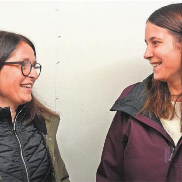 Um Schlimmes zu verhindern - Mit viel Herzblut engagieren sich Dania Del Sole (links) und Nadia Fischer im Verein Kompetenzzentrum Freiamt. Bild: Annemarie Keusch