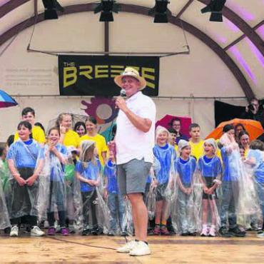 Das bleibt in Erinnerung - 30. Juni: Trotz Regen war Hägglingen zum Auftakt des Jugendfestes in Partystimmung.
