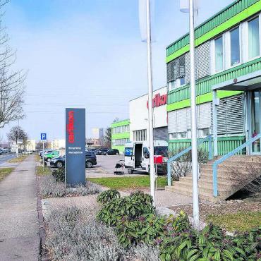 Plan kann umgesetzt werden - Im Rigacker-Gebiet ist die Firma Oerlikon Metco mit fünf Gebäuden dominant vertreten – und zwar auf beiden Seiten der Strasse. Was nach dem Wegzug mit den Liegenschaften passiert, ist noch nicht bekannt. Bild: chh