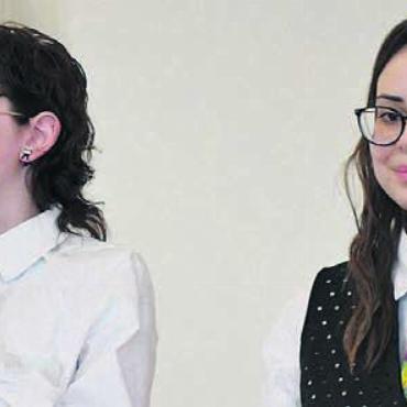 Modeapéro - Elena Girimonte (links) und Rita Pereira Alcaide führen durch die Trendshow.