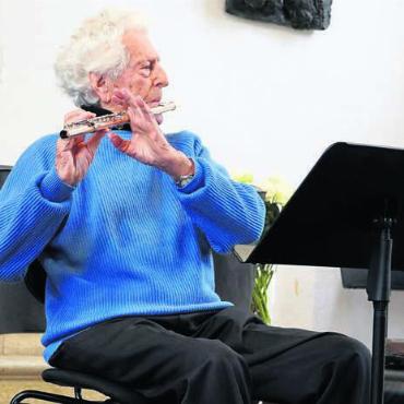 Eine musikalische Begegnung - Peter-Lukas Graf sorgte in Boswil für viel Begeisterung. Bild: zg